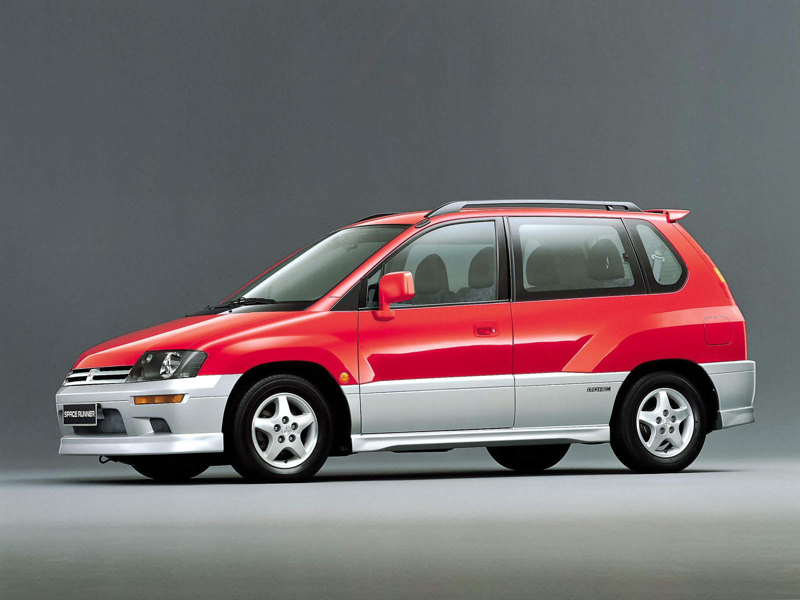 Фото Mitsubishi Space Runner