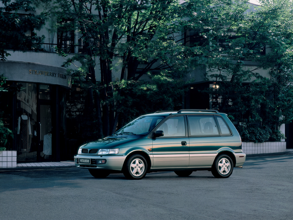 Фото Mitsubishi Space Runner