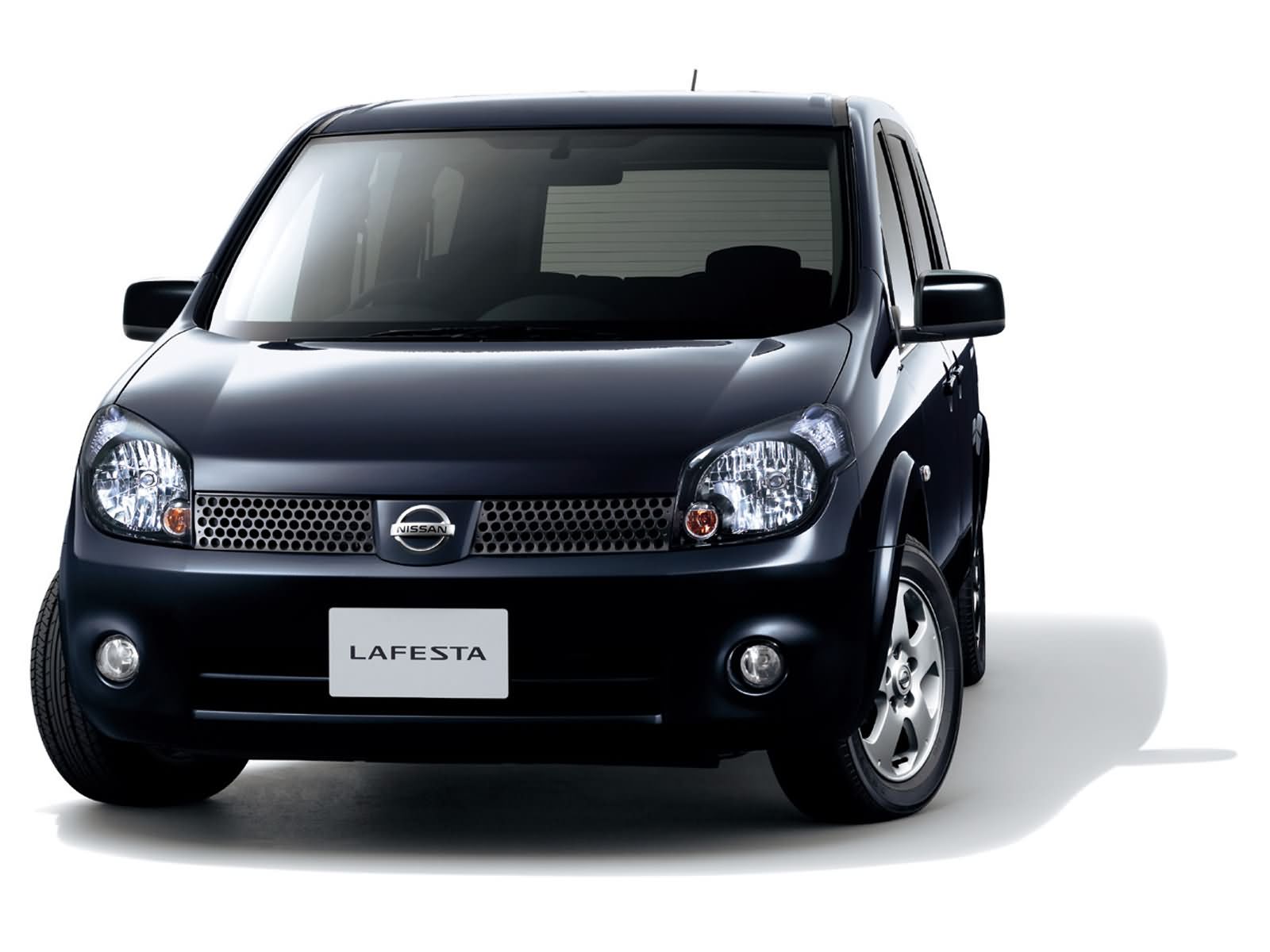 Фото Nissan Lafesta