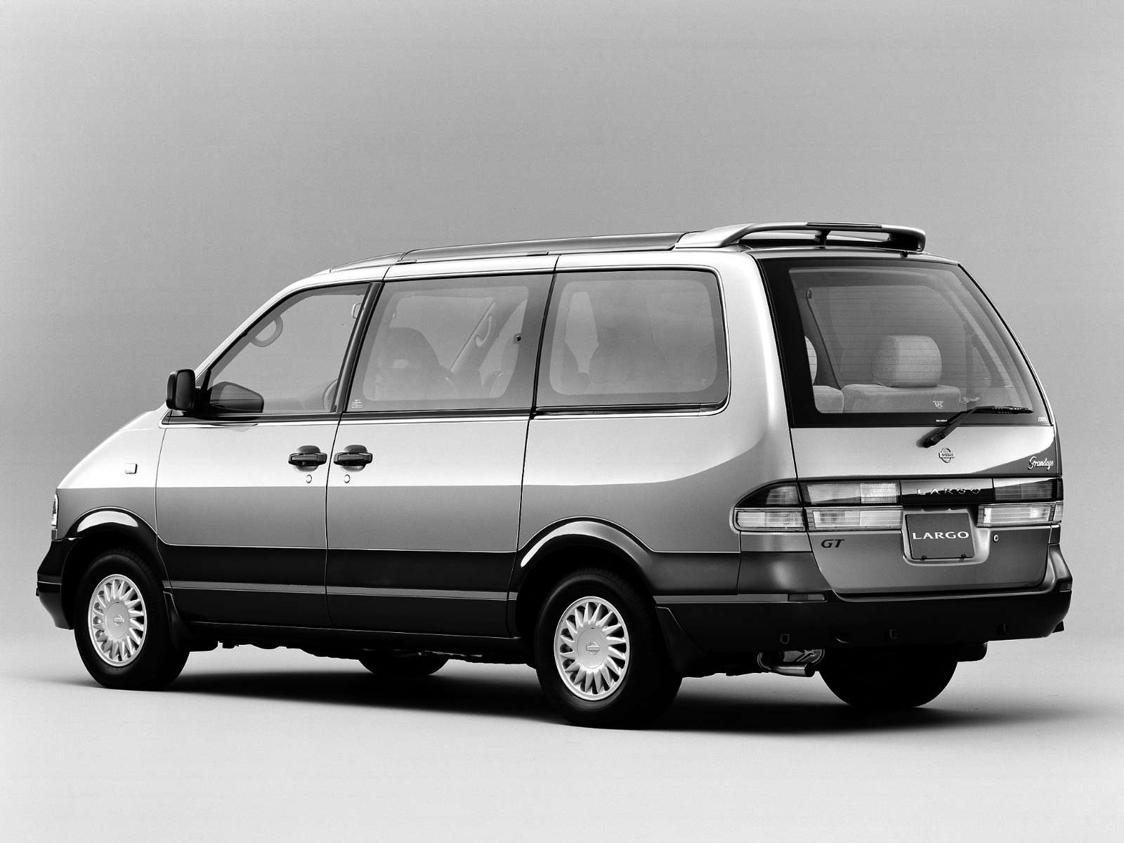 Фото Nissan Largo