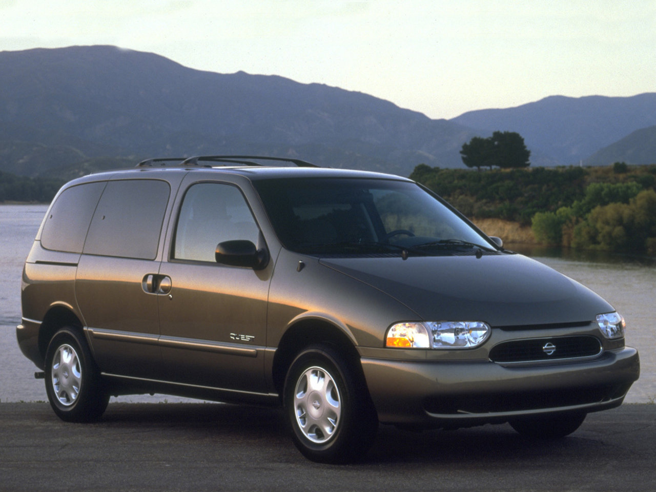 Фото Nissan Quest