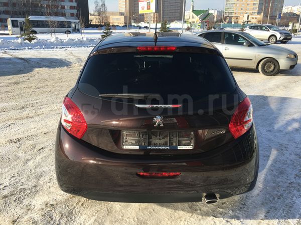 Фото Peugeot 208