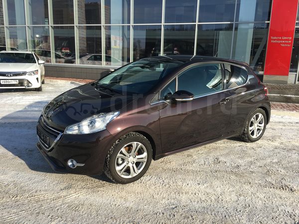 Фото Peugeot 208