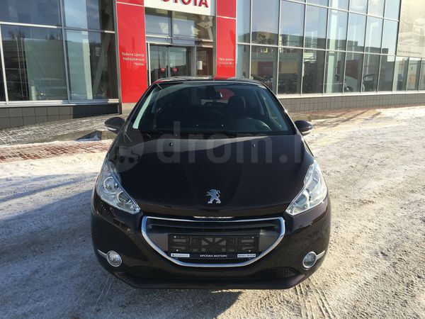Фото Peugeot 208