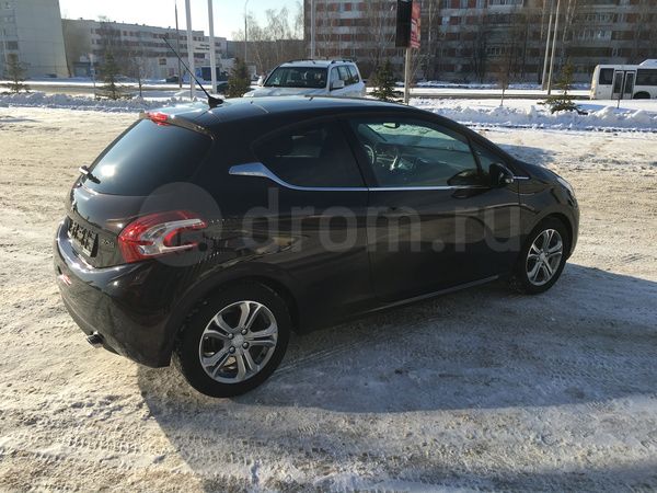 Фото Peugeot 208