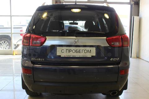 Фото Peugeot 4007