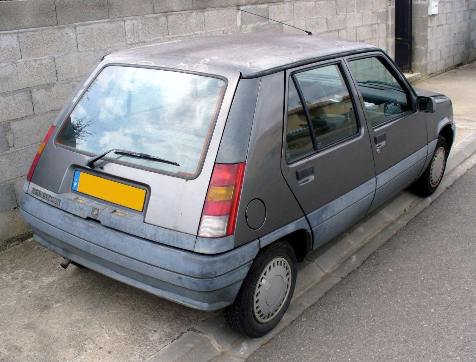 Фото Renault 5