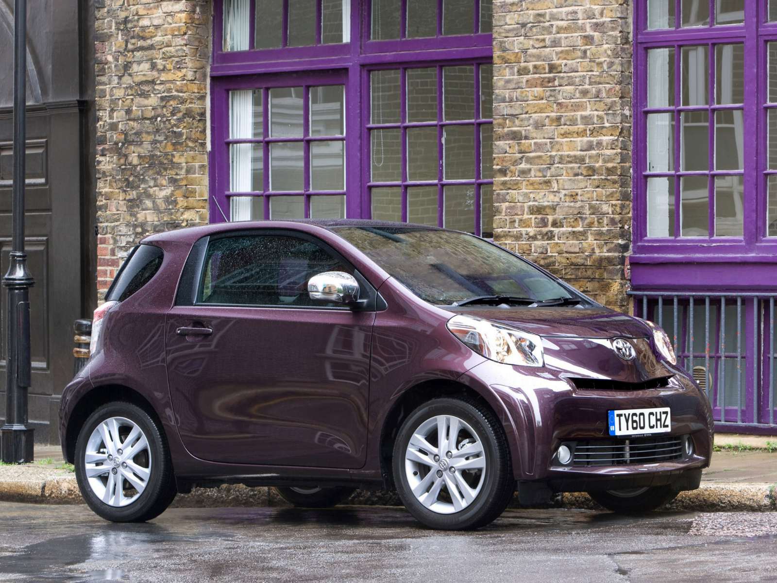 Фото Toyota iQ