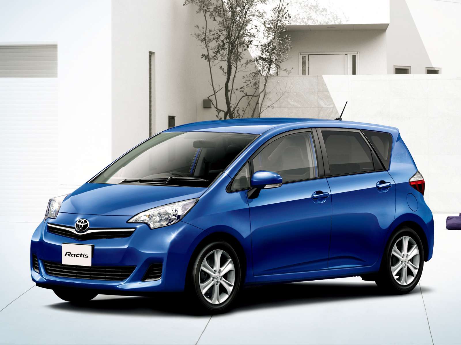 Фото Toyota Ractis