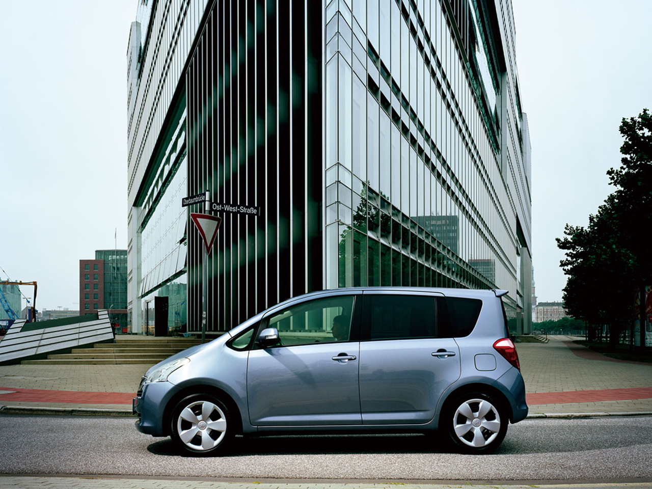 Фото Toyota Ractis