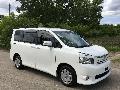 Фото Toyota Voxy минивэн 2 поколение 