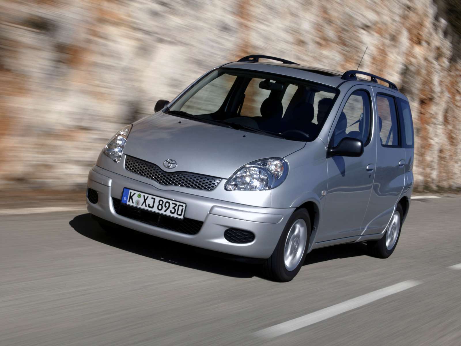 Фото Toyota Yaris Verso