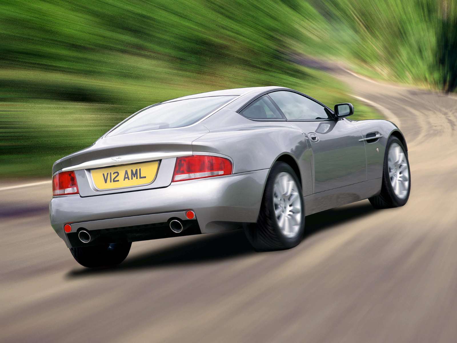 Фото Aston Martin V12 Vanquish
