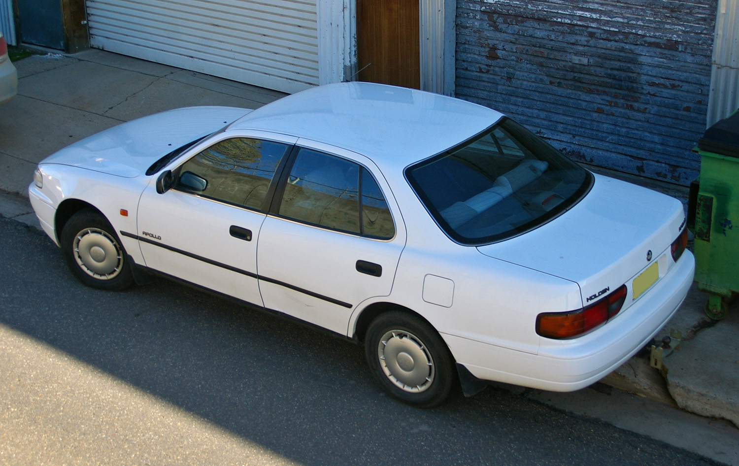 Фото Holden Apollo