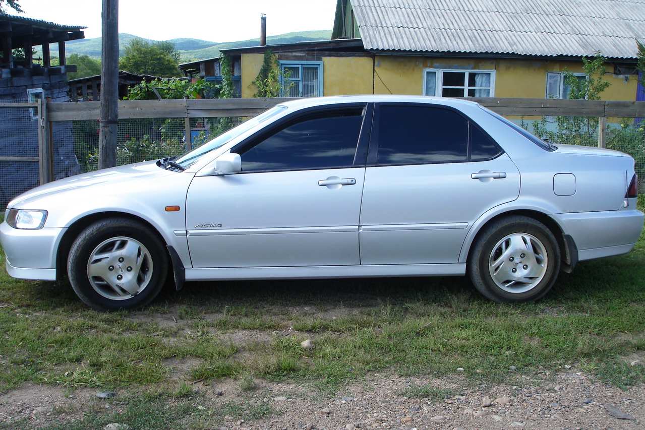 Фото Isuzu Aska