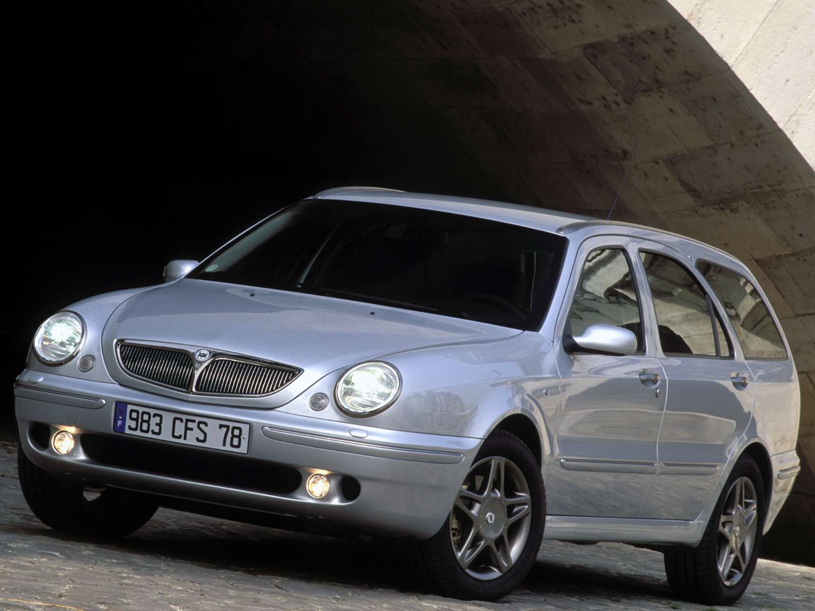 Фото Lancia Lybra