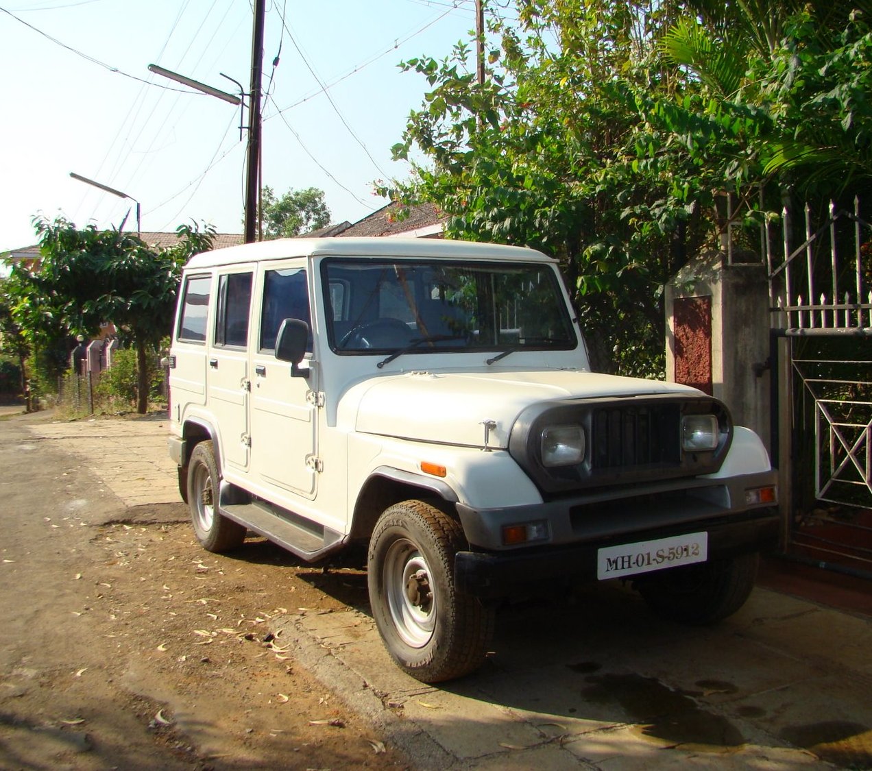 Фото Mahindra Armada