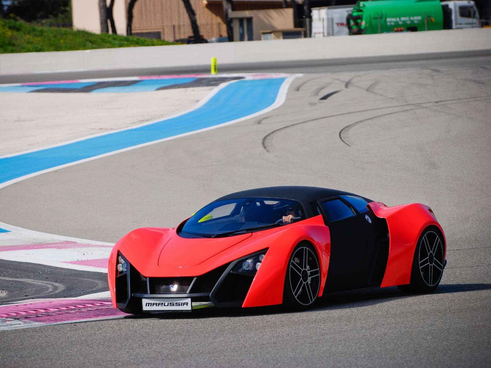 Фото Marussia B2