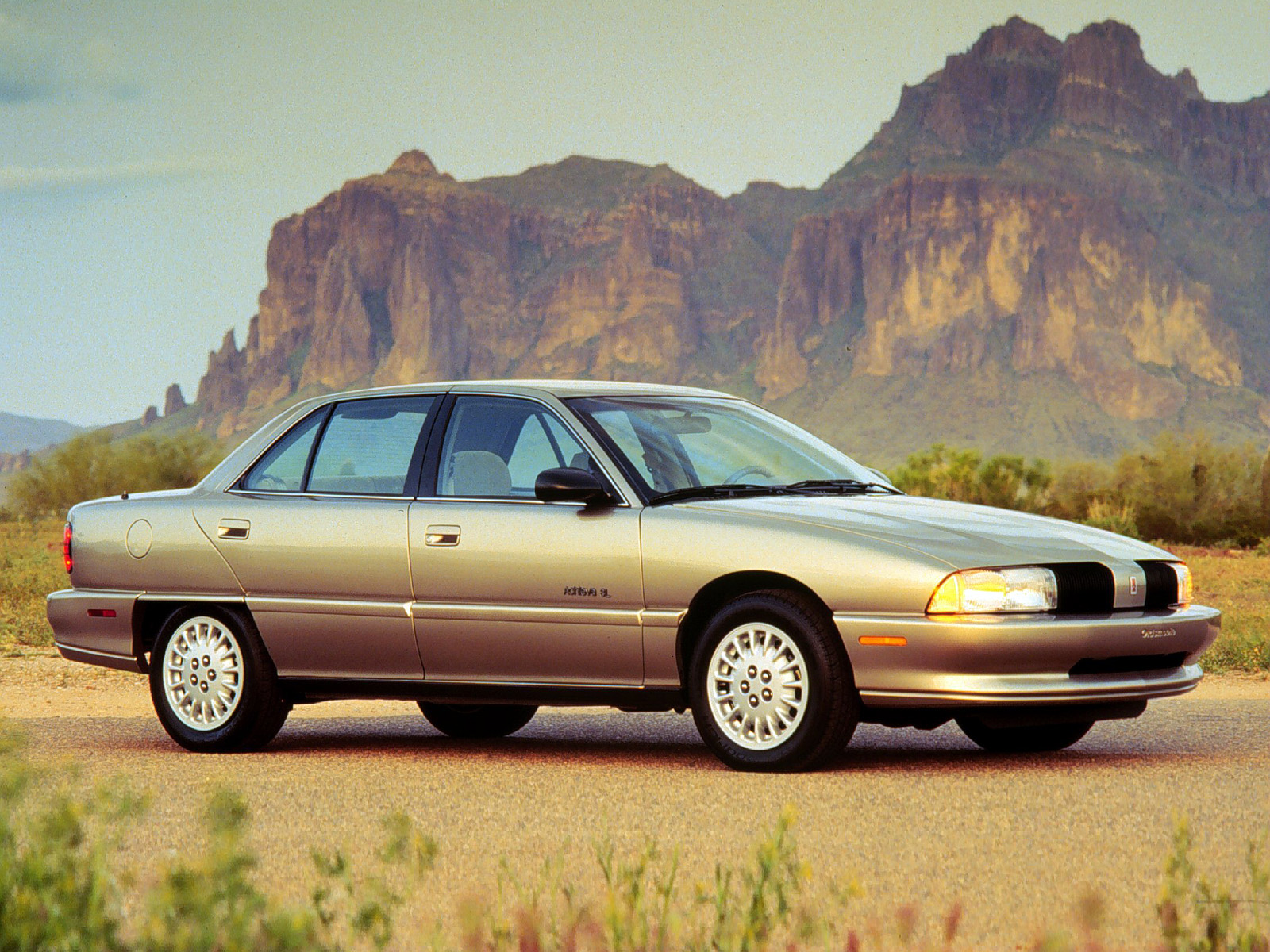 Фото Oldsmobile Achieva