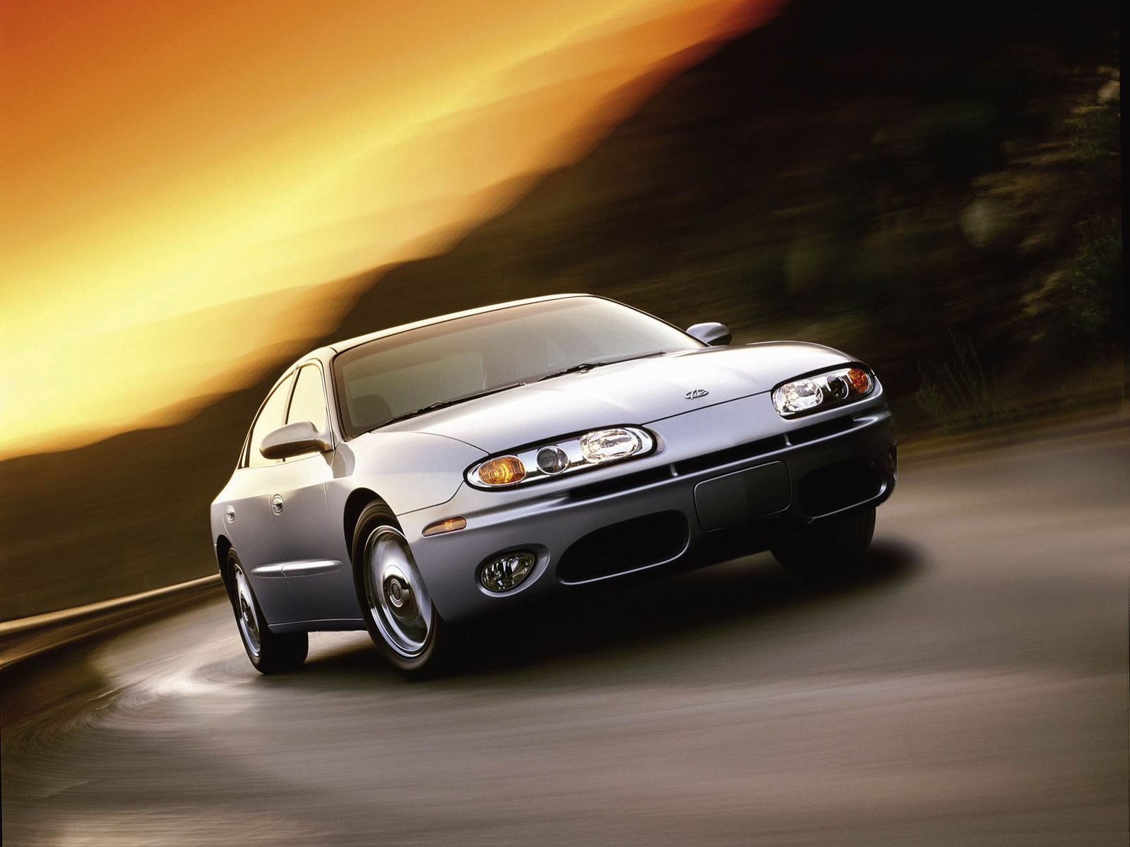 Фото Oldsmobile Aurora