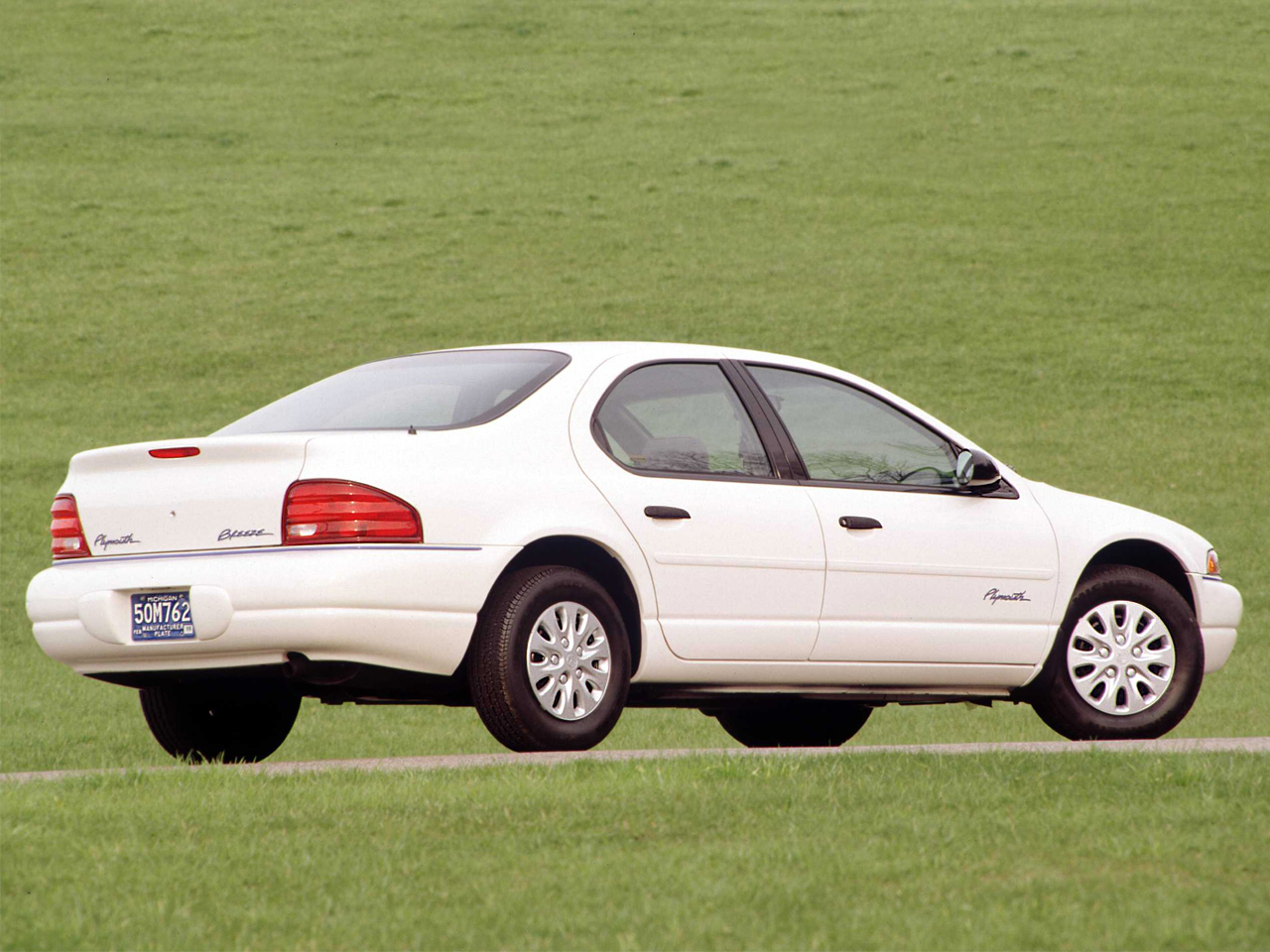 Фото Plymouth Breeze