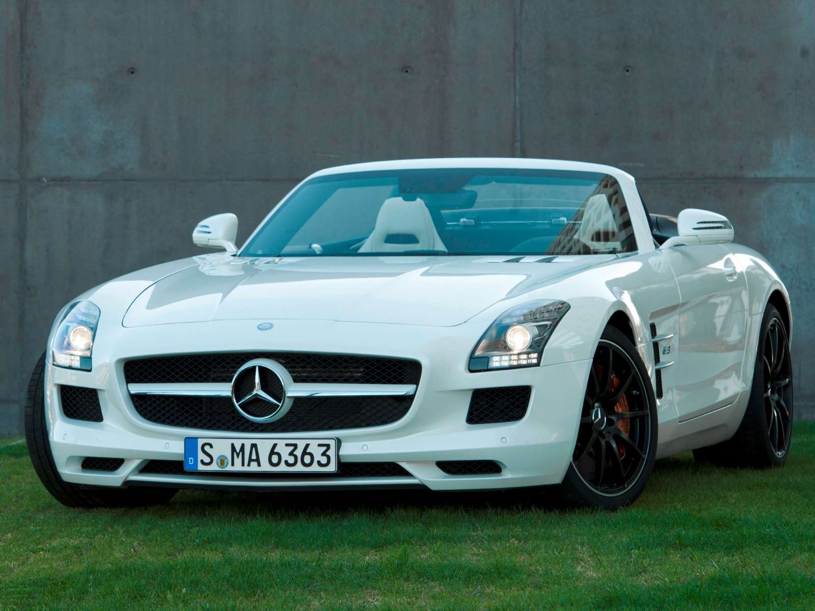 Фото Mercedes-Benz SLS AMG