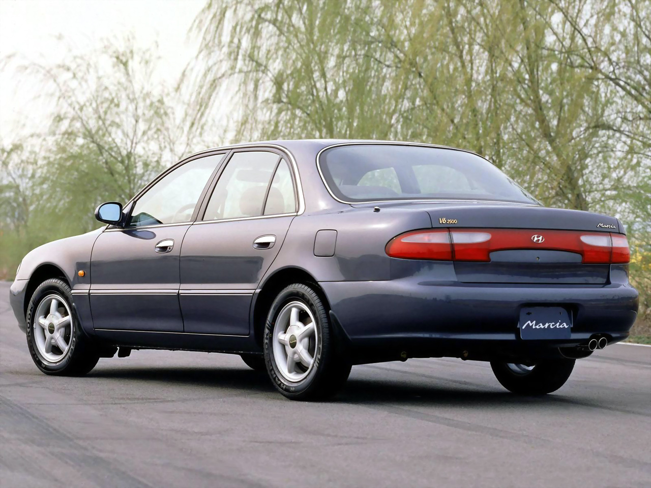 Фото Hyundai Marcia