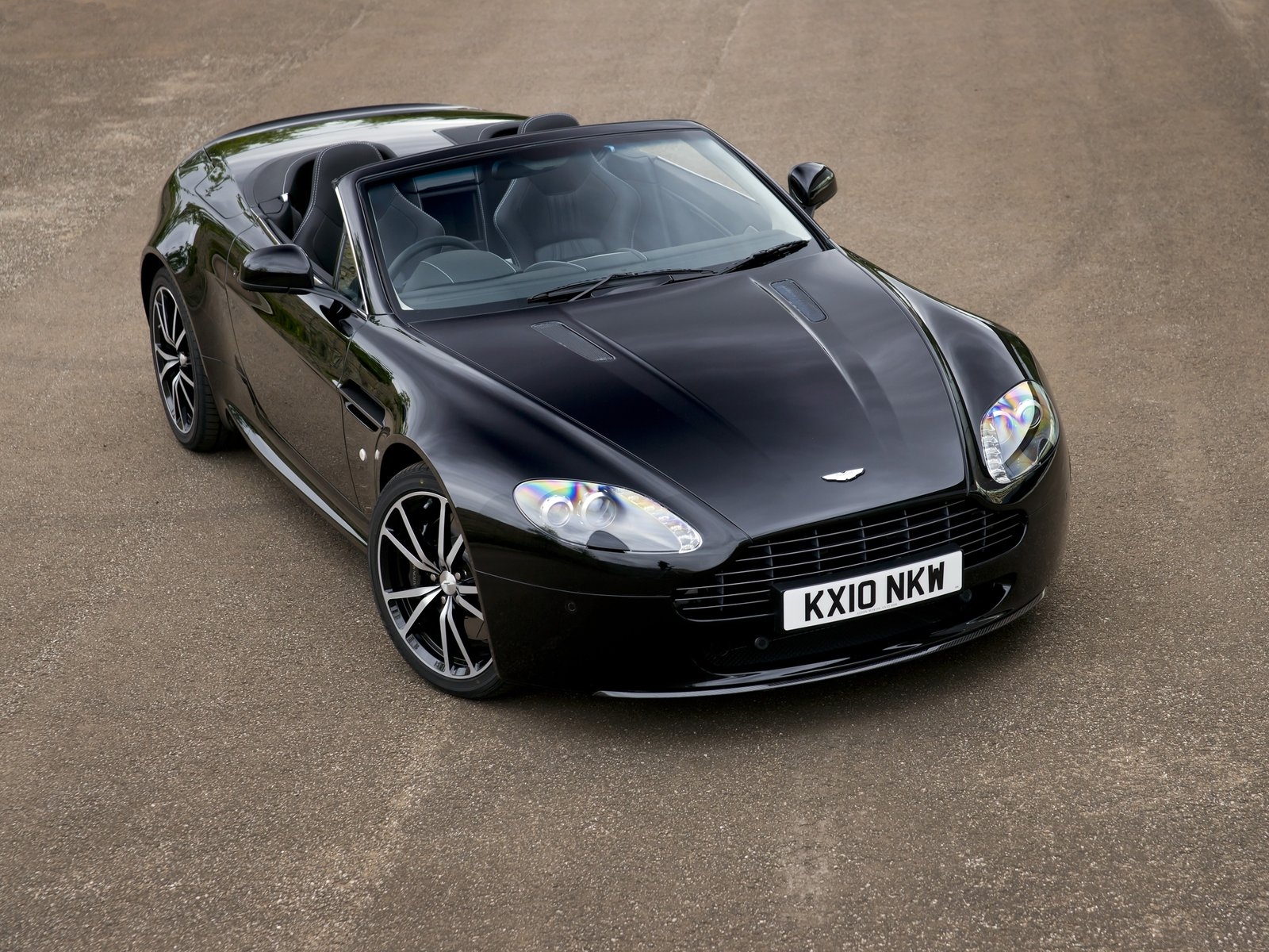 Фото Aston Martin Vantage