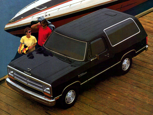 Фото Dodge Ramcharger