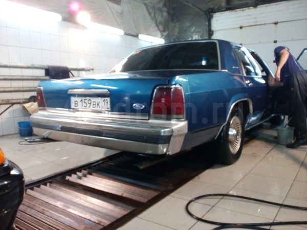 Фото Ford Crown Victoria седан 2 поколение 