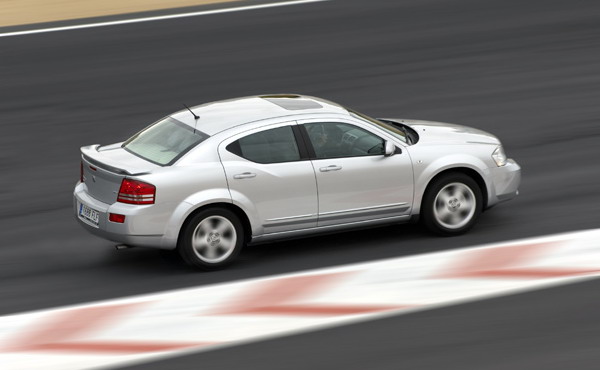 Фото Dodge Avenger